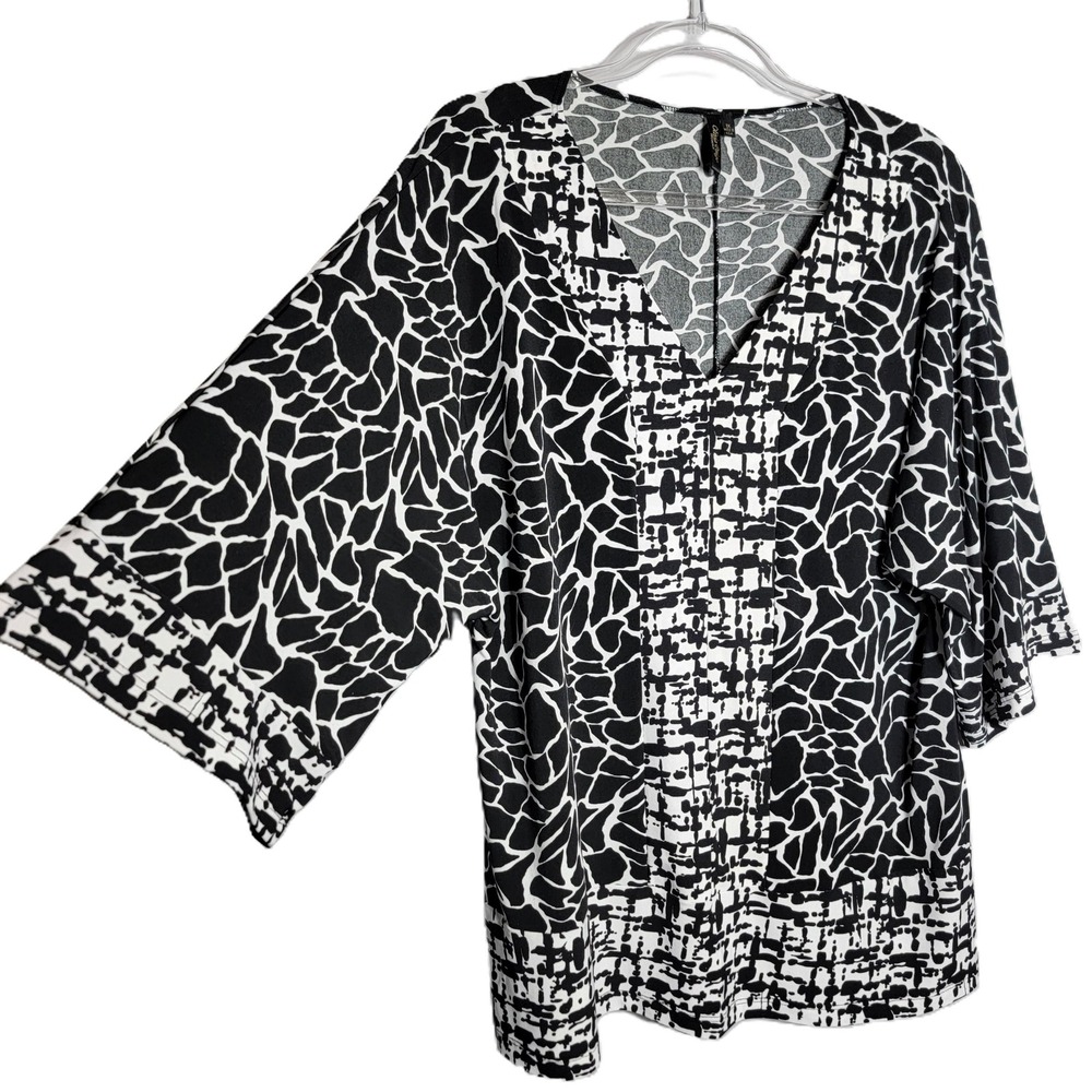 Olivia Paige Womans Top 1X Black White Print V Neck Flare 3/4‎ Sleeve Pullover